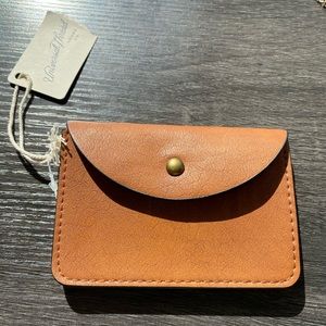 Universal Thread Co. women’s accordion wallet